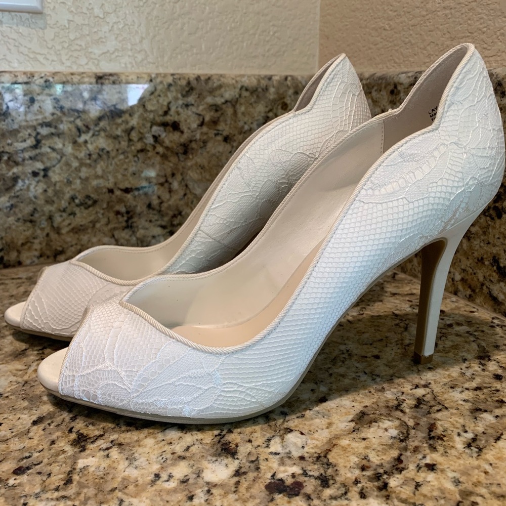 Lace Peep Toe Pump Style Layla, Ivory, Size 8